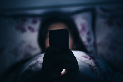 dormir tarde pode causar pesadelos