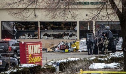 Atirador mata policial e 9 civis em ataque a mercado do Colorado, nos EUA