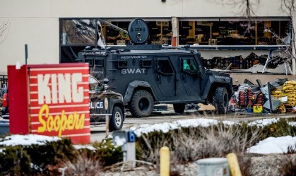 EUA registram série de ataques a tiro, enquanto Biden tenta mudar lei sobre arma