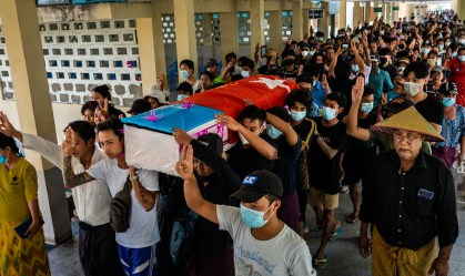 Funeral de manifestante em Mianmar