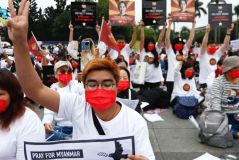 Protesto pacífico contra o regime militar 
