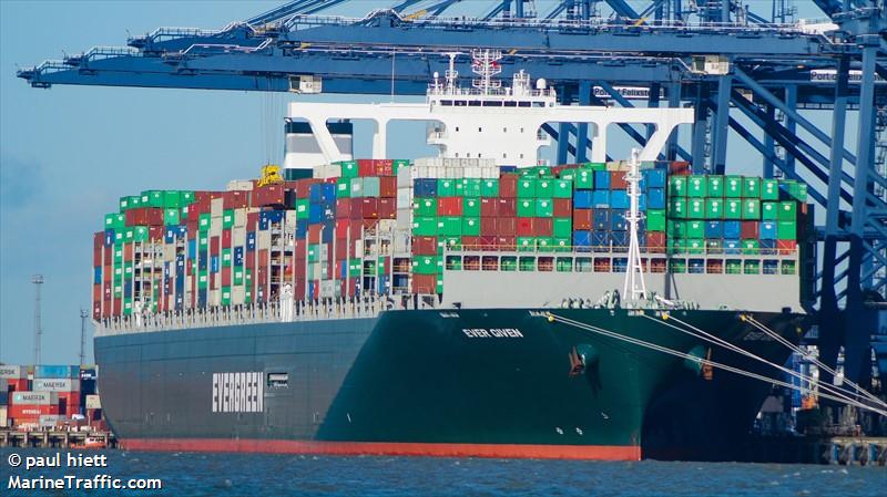 O navio Ever Given encalhou no canal de Suez