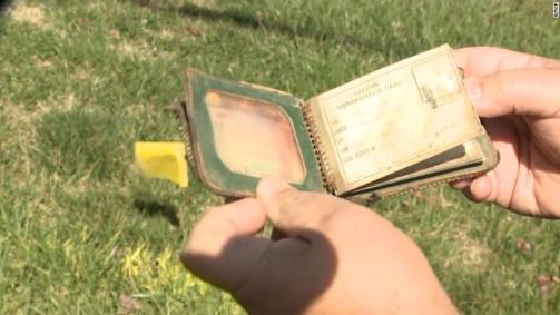Após 70 anos, escola dos Estados Unidos devolve carteira perdida de ex-aluna