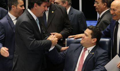 Alcolumbre diz que não vai pautar ajuda aos estados e manda recado a Maia
