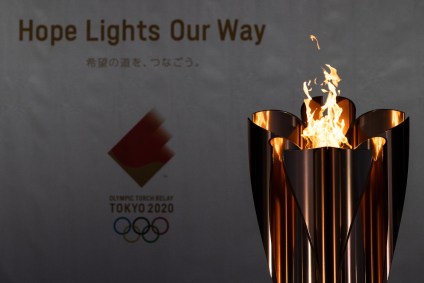 Caldeirão olímpico em Minamisoma, Fukushima, ao final do 1º dia do revezamento