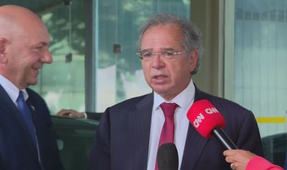 Ministro da Economia, Paulo Guedes, em coletiva após reunião com empresários (25