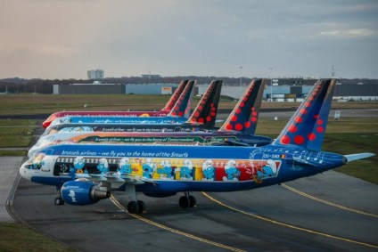 Avião belga com pinturas locais