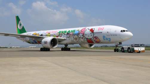 Avião da ANA com pintura da Hello Kitty