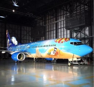 Avião da Westjet com pintura da Disney