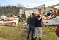 Sobe para 88 número de mortos após série de tornados nos EUA