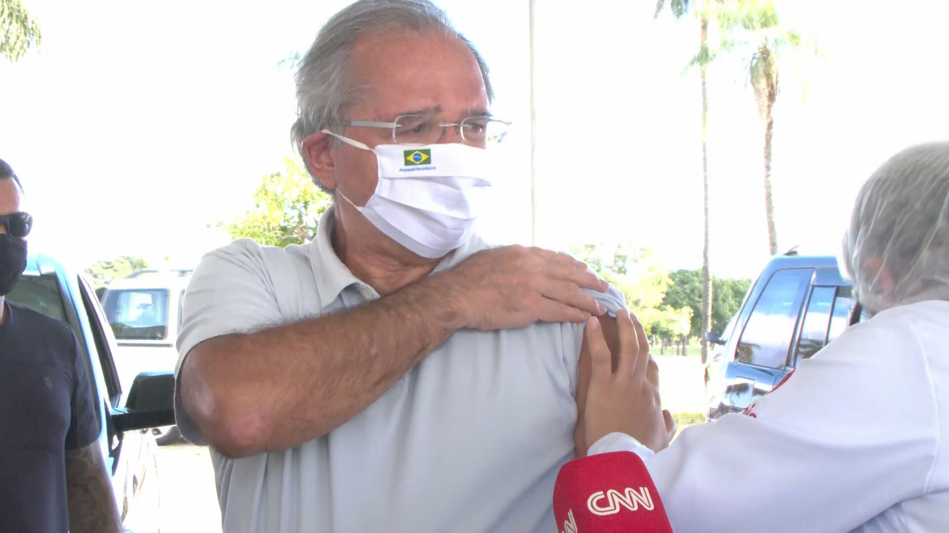 O ministro da Economia Paulo Guedes se vacinou contra a Covid-19 