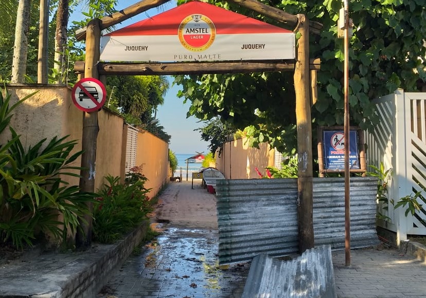 Praia de Juquehy com barreiras 
