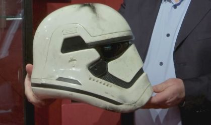 Galeria na Alemanha leiloa itens de filmes como Star Wars e Harry Potter
