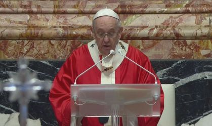 Papa Francisco celebra missa de Domingo de Ramos 