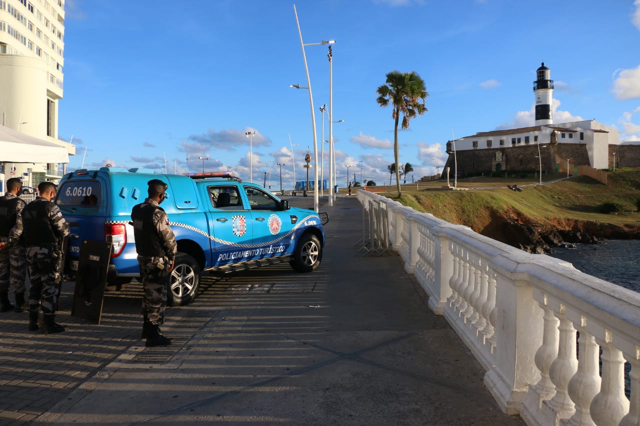 Após disparar contra guarnições no Farol da Barra, soldado foi baleado e morto