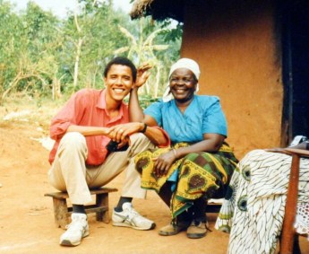 Barack Obama ao lado da avó, Mama Sarah