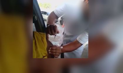 Técnico de enfermagem é afastado após falsa aplicação de dose no RJ (29.mar.2021