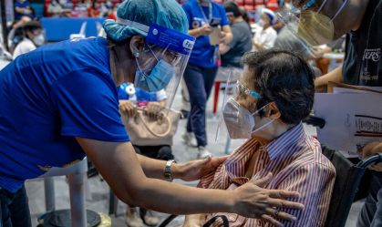 Filipinas proíbem entrada de não vacinados no transporte público