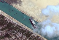 Termina congestionamento no Canal de Suez dias após navio gigante desencalhado