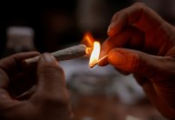 Uso de maconha pode aumentar risco de ataque cardíaco e AVC, diz estudo