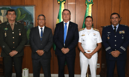Bolsonaro busca distensionamento com nova cúpula militar