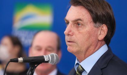 Após confronto com Maia, Bolsonaro defende 'harmonia' entre poderes