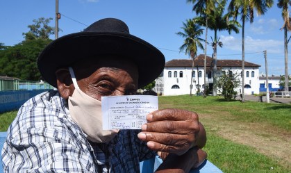 Idoso de 110 anos que venceu Covid em 2020 recebe primeira dose da vacina no Rio