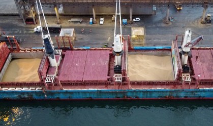 Governo espera saldo de até US$ 80 bi na balança comercial em 2025
