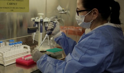 Laboratórios nacionais não fazem teste para COVID-19 por falta de material
