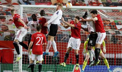 Manchester United solicita que torcedores denunciem racismo em nova campanha