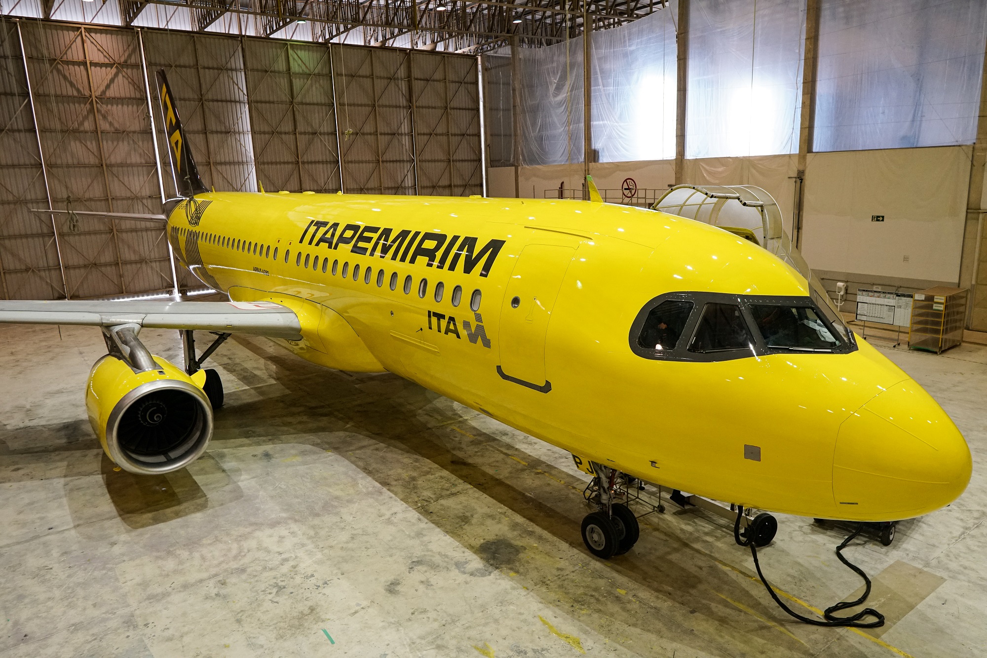 Avião da Itapemirim estacionado em hangar: empresa suspendeu voos no dia 17 de dezembro