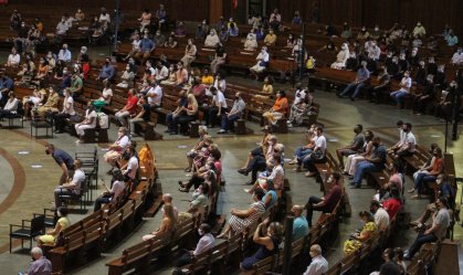 Proibir cultos presenciais não impede a liberdade religiosa, diz advogado
