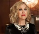Causa da morte da atriz Catherine O'Hara é revelada; veja