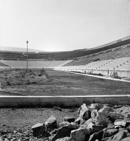 O Estádio Panatenaico em processo de restauração antes dos Jogos Olímpicos