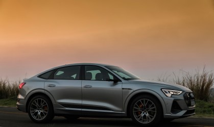 Como é ter um carro elétrico no Brasil? Testamos o e-tron, da Audi