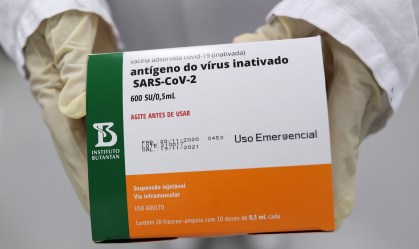 Caixa com doses da Coronavac, vacina contra Covid-19