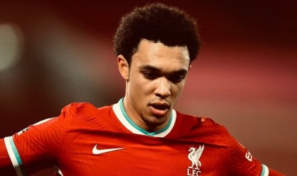 Liverpool cobra ação de redes sociais após jogadores sofrerem insultos raciais
