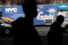 Vacinação móvel contra a Covid-19 em Nova York