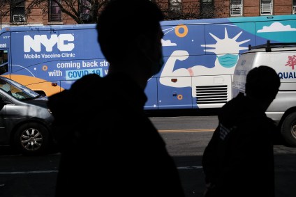 Vacinação móvel contra a Covid-19 em Nova York