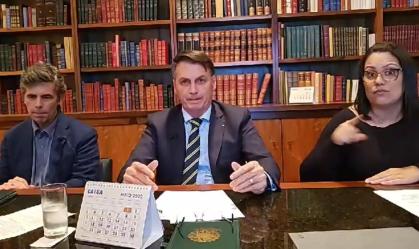 Ao lado de Bolsonaro, Teich indica poucas mudanças e fala em preocupação social