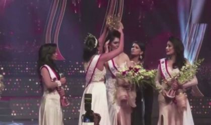 Miss Sri Lanka recupera título após ter coroa 'roubada' durante cerimônia