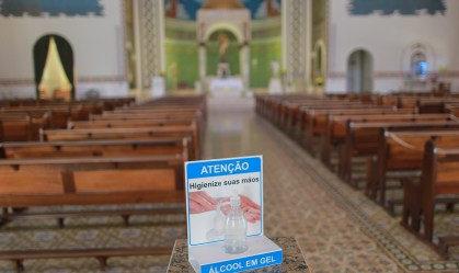 Álcool em gel na Igreja Santo Antonio, ?em Campina