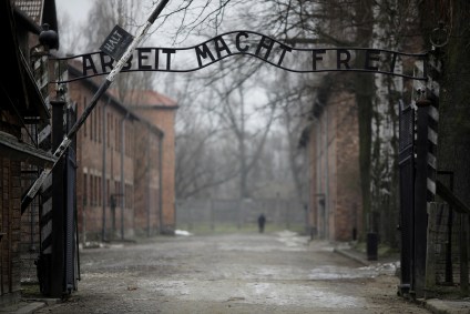 Entrada do antigo campo de concentração de Auschwitz, na Polônia