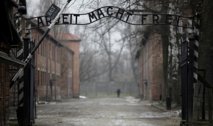 Entrada do antigo campo de concentração de Auschwitz, na Polônia