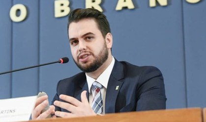 Quem é Filipe Martins, ex-assessor de Bolsonaro preso após usar LinkedIn