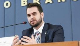 Filipe Martins deveria estar solto, diz WSJ em editorial