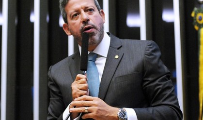 Após aproximação, Centrão já atua por Bolsonaro no Congresso
