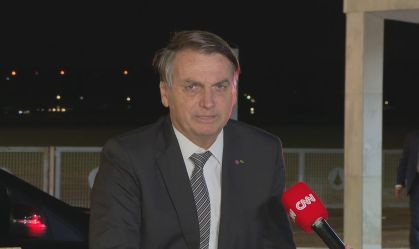 Bolsonaro autoriza campanha por distanciamento e uso de máscara