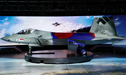 O caça supersônico sul-coreano KF-21