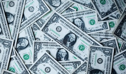 Dólar cai 0,4% no dia, a R$ 5,236, mas acumula alta de 2,9% na semana